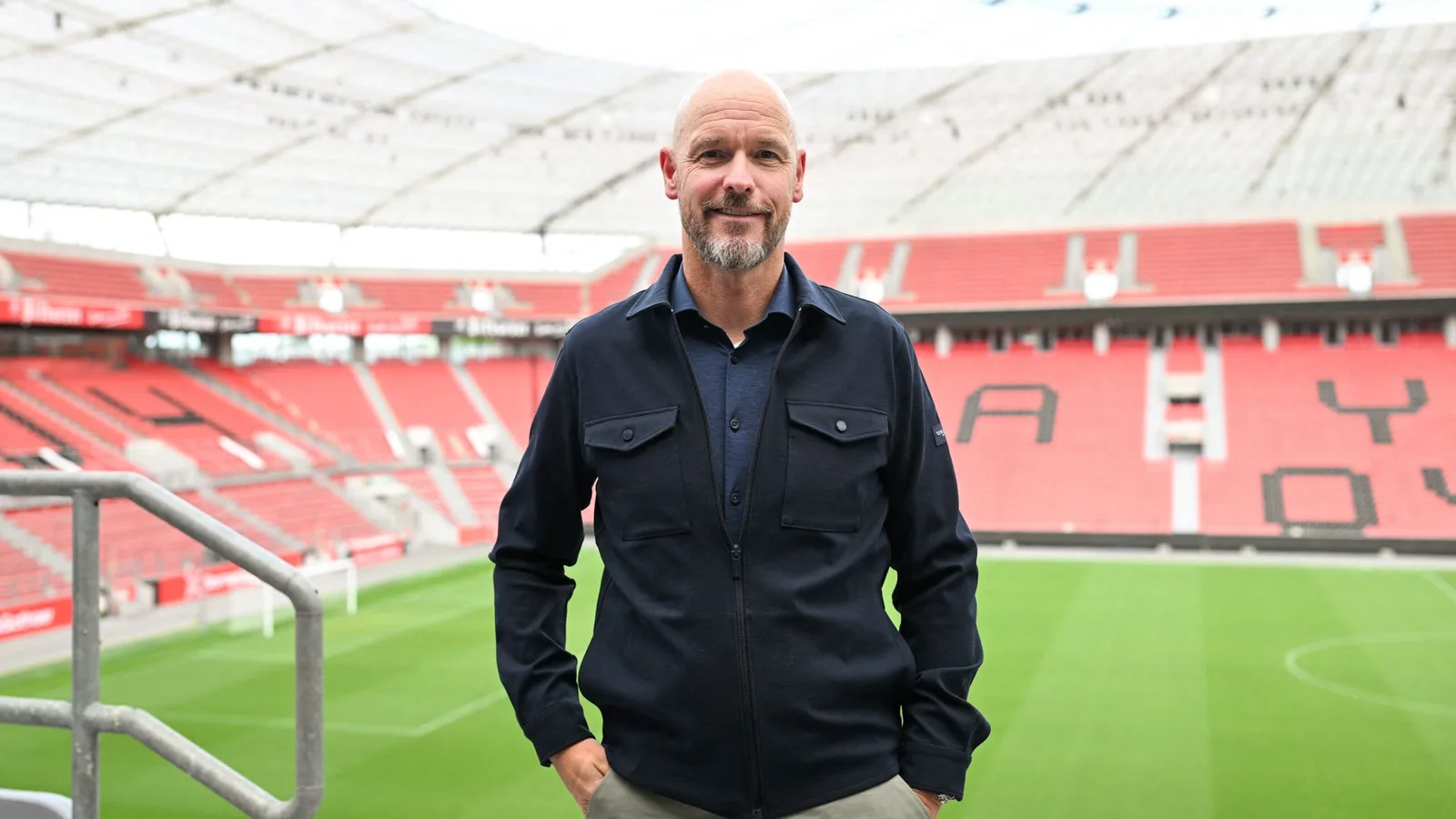 La première signature de Bayer Leverkusen d’Erik Ten Hag ?! Le gardien de but de Bundesliga Target Target Premier League alors que Liverpool Star est regardé en remplacement
