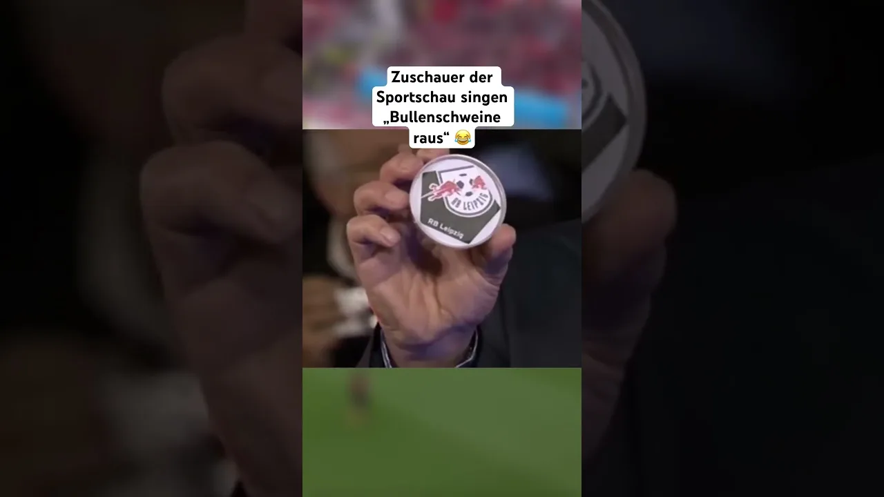 Bei der DFB Pokal Auslosung 2015 singen zuschauer der Sportschau „Bullenschweine raus » #dfbpokal