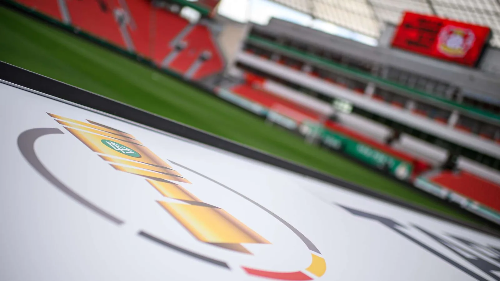 Des passes courtes devant # B04KOE: Champion en titre contre le deuxième chef de division