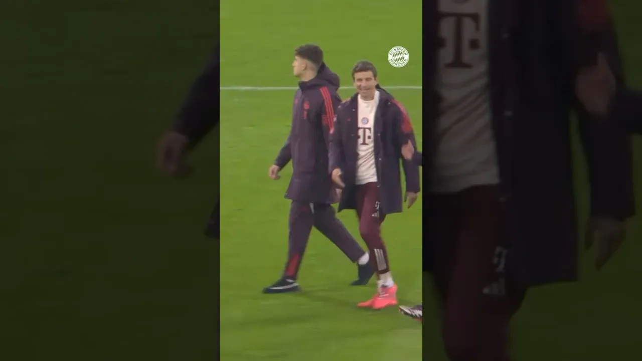 Attention please 😳 #shorts #fcbayern #bundesliga #esmuellert #ytshorts #youtubeshorts 🤩