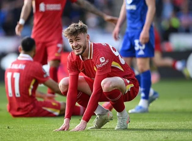 Jeremie Frimpong de la piste de Liverpool Bayer Leverkusen en souffle pour Conor Bradley