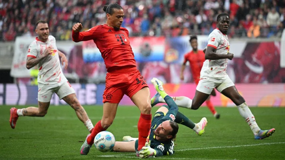 Le Bayern Munich a couronné le champion de Bundesliga pour la 33e fois après que Bayer Leverkusen a noué un match nul contre Freiburg