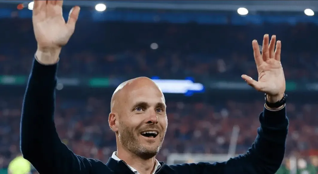 Allez-y, l’entraîneur des Eagles ouverte à Bundesliga Move, mais veut rapidement la clarté pour éviter le «  feuilleton  »