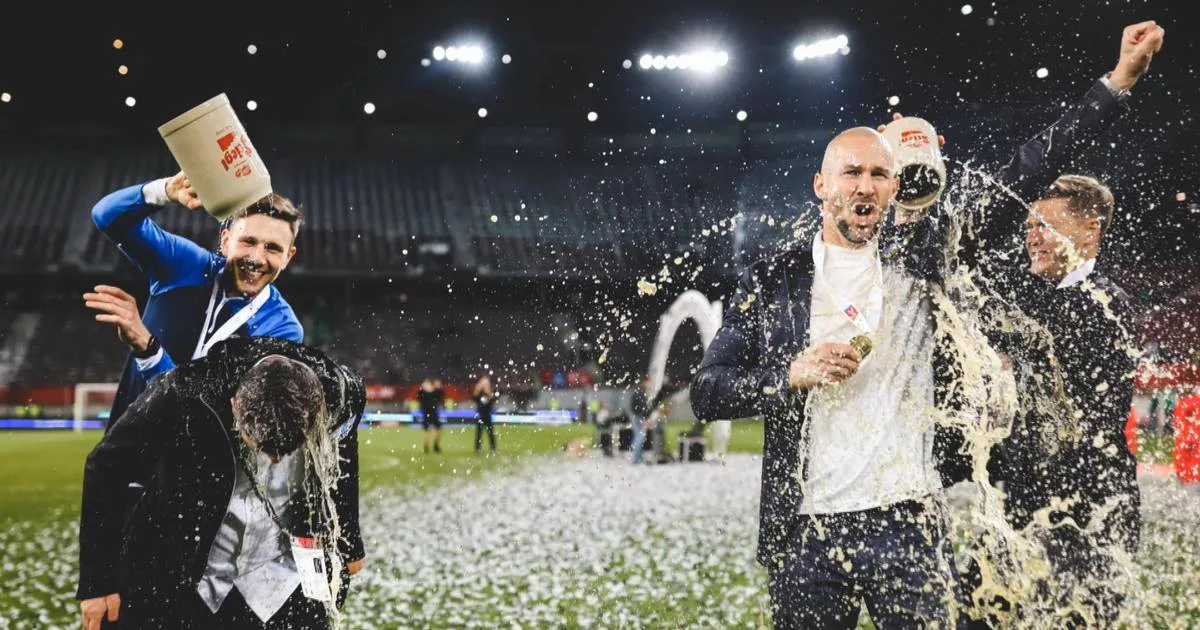 Ce nouvel entraîneur de Bundesliga a eu un parcours professionnel difficile