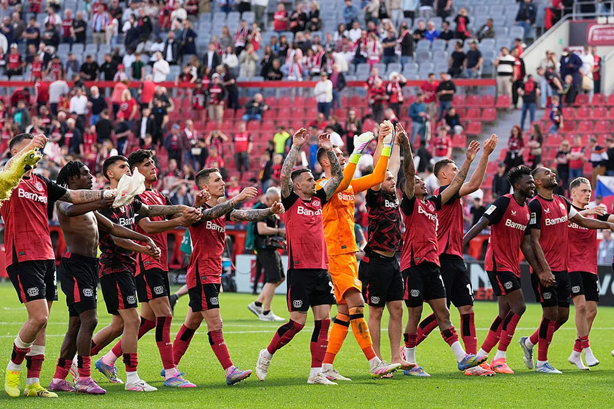 Bundesliga 2024-25: Bayer Leverkusen a battu AUGSBURG 2-0 pour retarder la victoire au titre du Bayern Munich