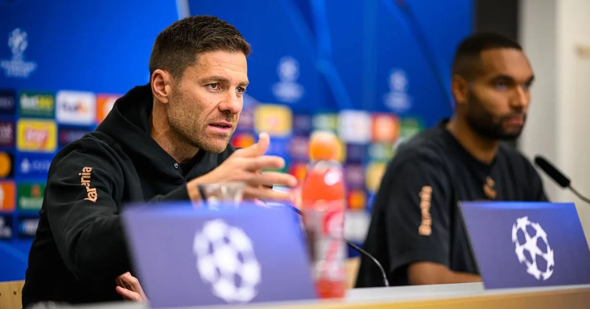 La star du Bayer Leverkusen, Xabi Alonso, adore montrer les vraies couleurs de Liverpool – mais Arne Slot connaît la réalité