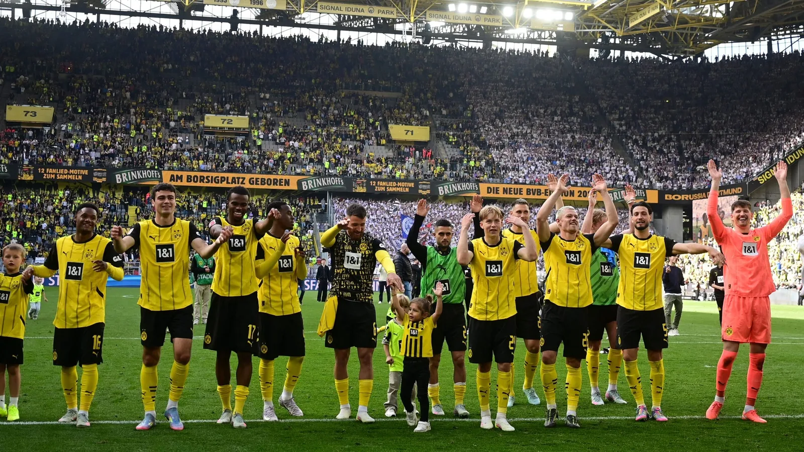 Borussia Dortmund Spark Football vs Débat de football avec un camion de bière effronté au tournoi TST 7V7