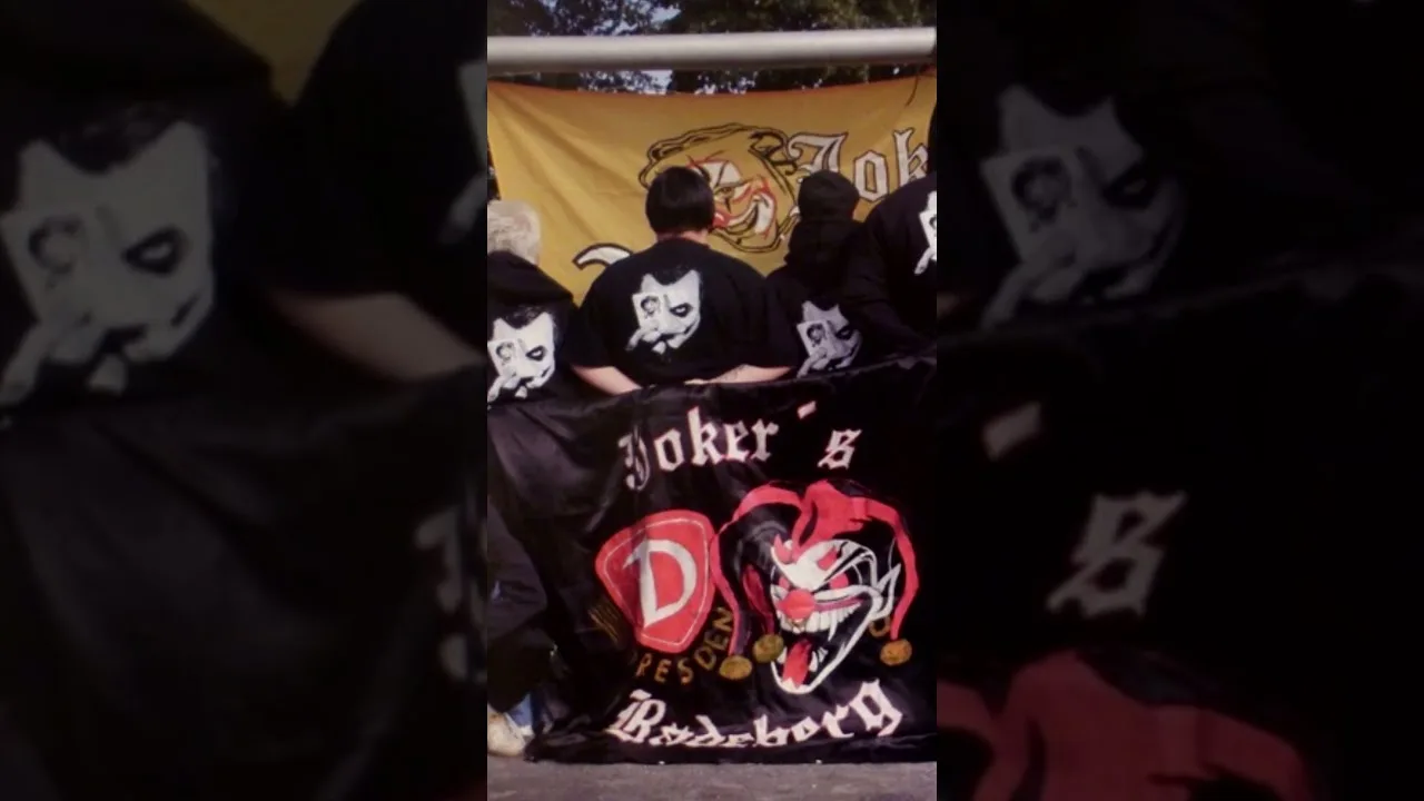 Dortmund präsentieren Zaunfahne von Dresden  #ultras #bundesliga #fußball #bvb #dynamodresden
