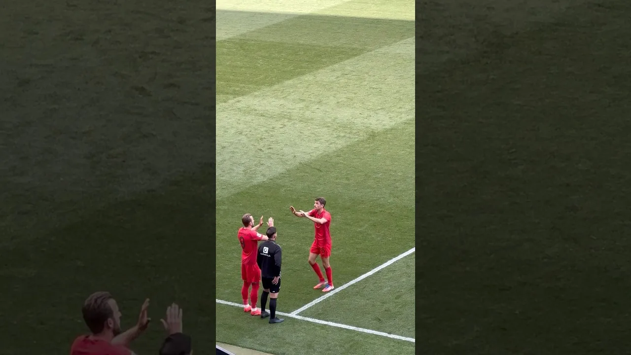 Danke für diesen schönen Abschied aus der @bundesliga 😊 #timetosaygoodbye #fcbayern #esmuellert
