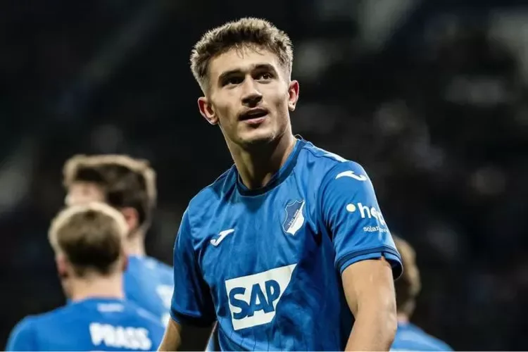 À la recherche du jeune milieu de terrain talentueux d’Hoffenheim, le Bayern Munich soumet une offre de contrat écrite pour Tom Bischof