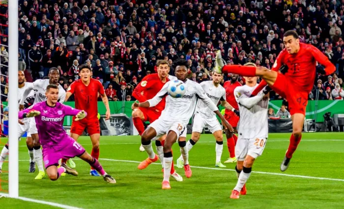 Duel de 10 étoiles en huitièmes de finale de la Coupe d’Allemagne. Le Bayern Munich a perdu face au Bayer Leverkusen, tenant du trophée.