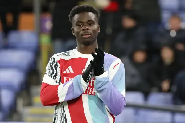 Arsenal « contacte » l’équipe de Bundesliga à propos de l’objectif de transfert de 50 millions de livres sterling de Chelsea et Liverpool qui pourrait remplacer Bukayo Saka