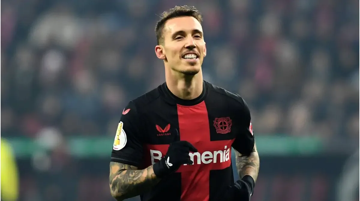 Alejandro Grimaldo de Bayer Leverkusen révèle ses ambitions de jouer en Espagne, vise le FC Barcelone.