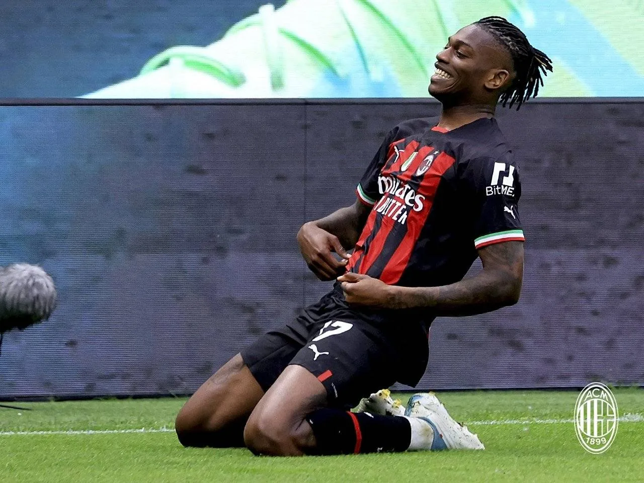 Je veux Rafael Leao, le Bayern Munich envoie Leroy Sane à AC Milan