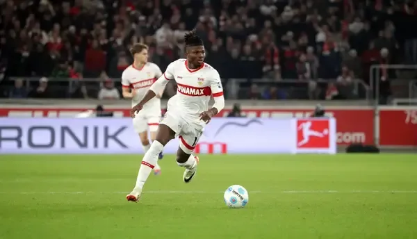 Manchester United est «prêt à signer» l’attaquant Bundesliga pour 21 millions de livres sterling mais il y a une torsion