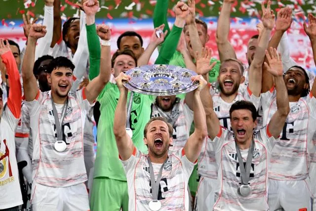 Le Bayern Munich fête son titre de Bundesliga sous des litres de bière – L’Équipe