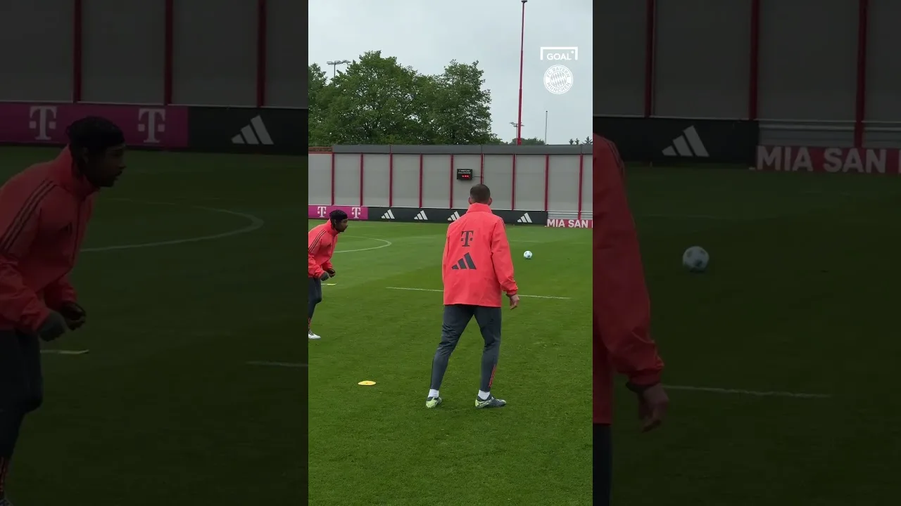 Si cela se retrouve toujours sur le terrain! 🤯 @fcbayern #goal #bundesliga #fcbayern #football #fyp