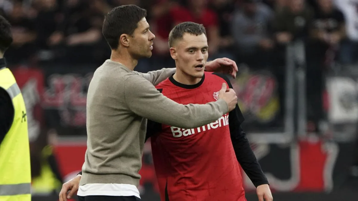 Double ordre de Bayer Leverkusen par Florian Wirtz et Xabi Alonso