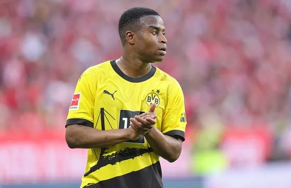 Borussia Dortmund : Moukoko quatre ans de plus ? Selon la documentation, le BVB ne voit aucune raison de réévaluer