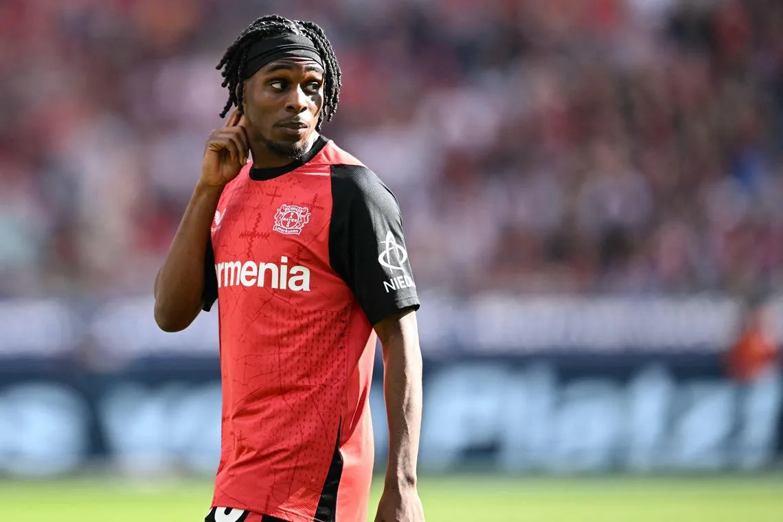 Signe de Liverpool Jeremie Frimpong de Bayer Leverkusen