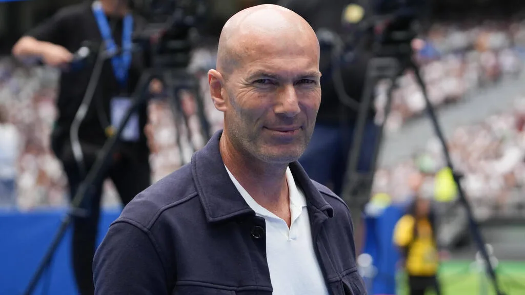 Zidane veut apparemment un quatuor de stars autour de Wirtz pour de vrai-Oui