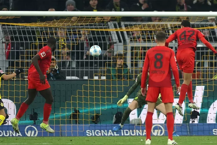 Musiala marque un but de la tête, le Bayern Munich tient le Borussia Dortmund à un match nul 1-1