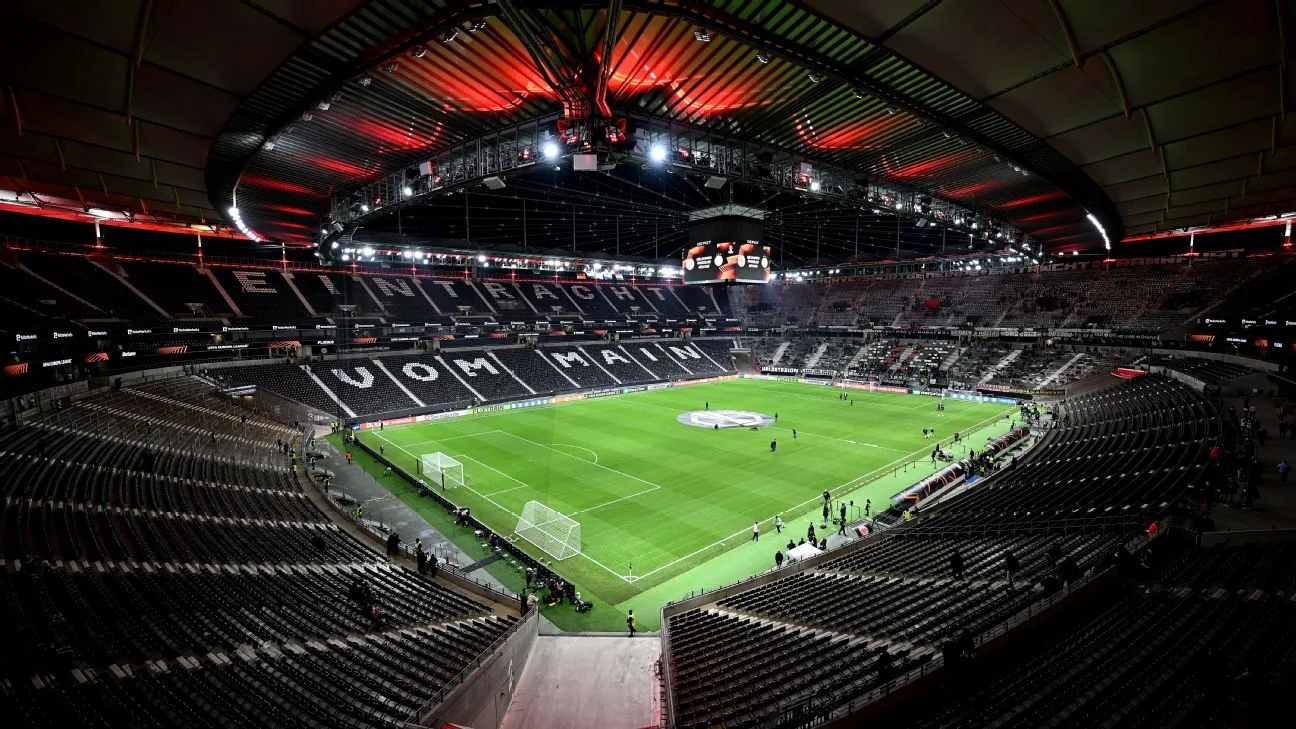 Deux blessés après que Spectator tombe du stand dans le jeu de Bundesliga