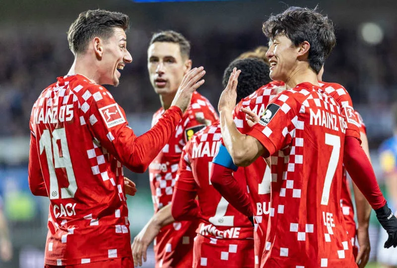 Mayence monte en Bundesliga avec une victoire 3-0 à Kiel