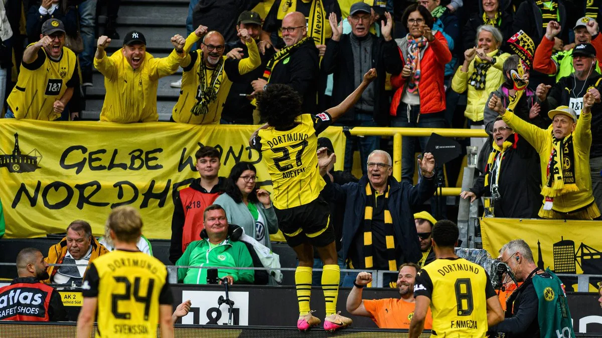 Le Borussia Dortmund célèbre 4-0 à domicile contre VFL Wolfsburg