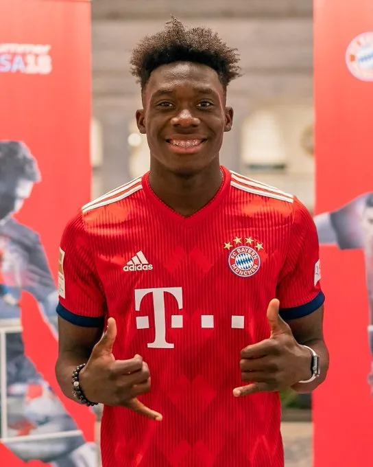 Alphonso Davies a annoncé l’extension du contrat avec le Bayern Munich sur Rap – Rythmes vidéo