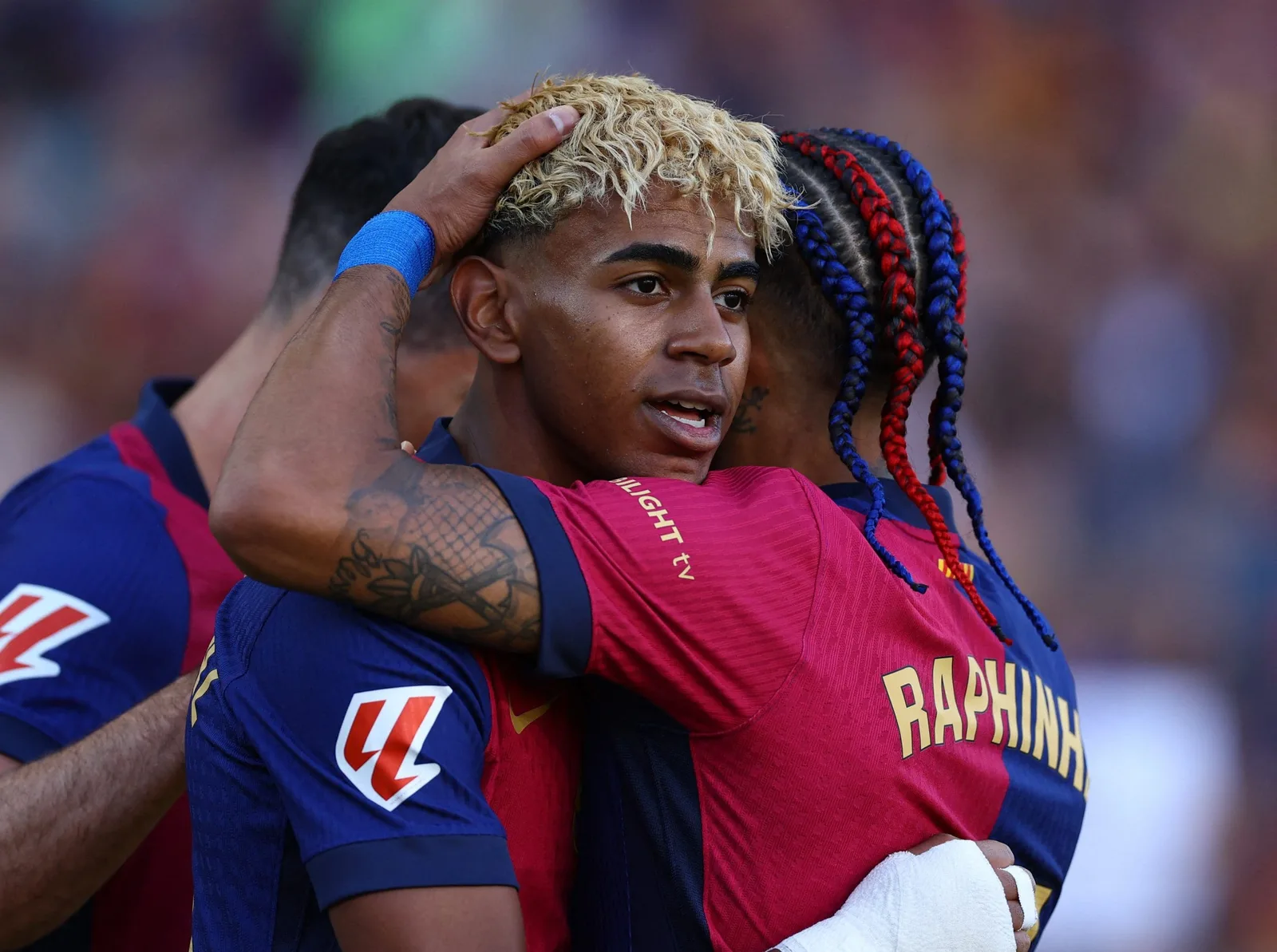 Barcelone Wonderkid a voté le meilleur attaquant d’Europe par des joueurs de Bundesliga dans une révélation de 180 millions d’euros