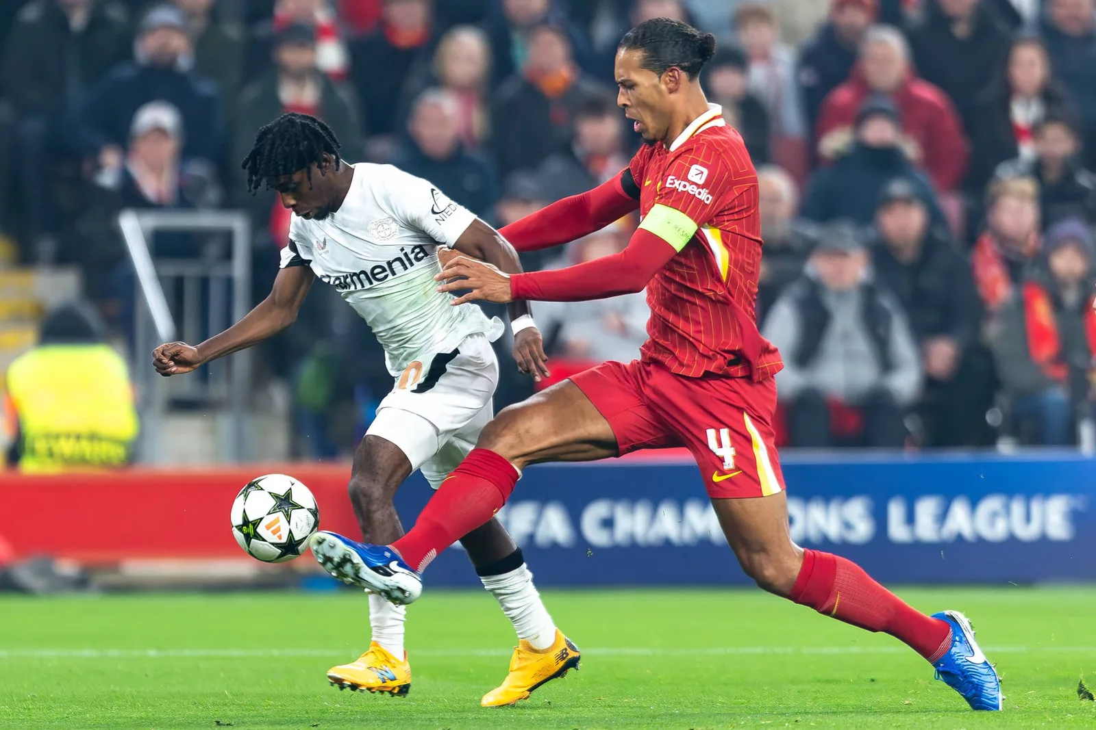 Liverpool envisage un défenseur de Bundesliga avec une clause de libération de 33,2 millions de livres sterling