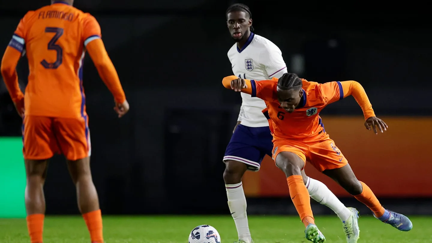 Borussia dortmund faites une offre pour la starlette néerlandaise