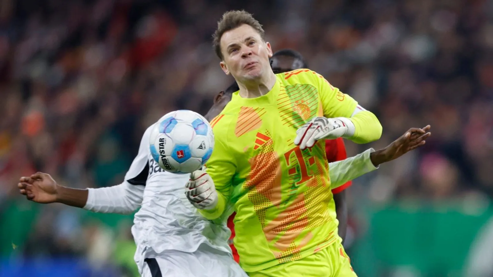 La DFB annonce un penalty pour le gardien du Bayern Manuel Neuer