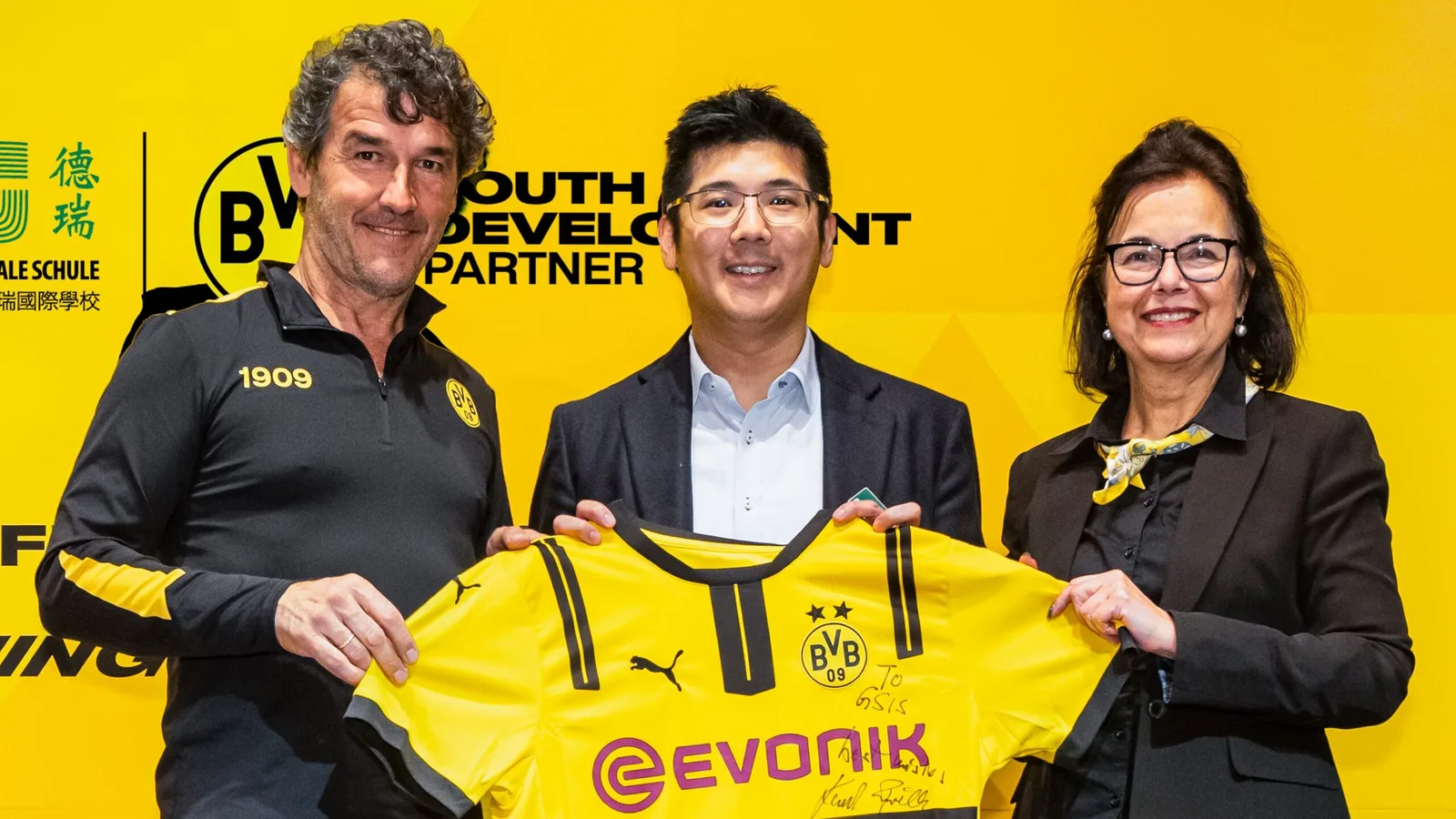 Borussia Dortmund et école internationale Suisse allemande lancement de l’école de football Elite à Hong Kong