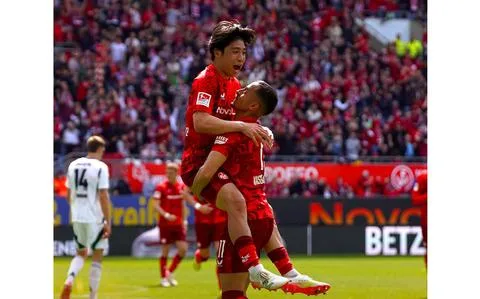Kaiserslautern gagne pour garder Bundesliga 2 Race serrée