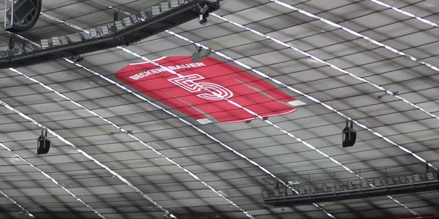 Le Bayern Munich rend hommage à Beckenbauer. Le T -shirt « KaiserUlui » sera suspendu au-dessus du stade Allianz Arena