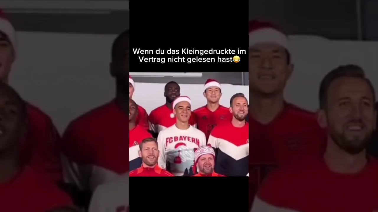Olise beim Weihnachtssingen von Bayern🤣🤣