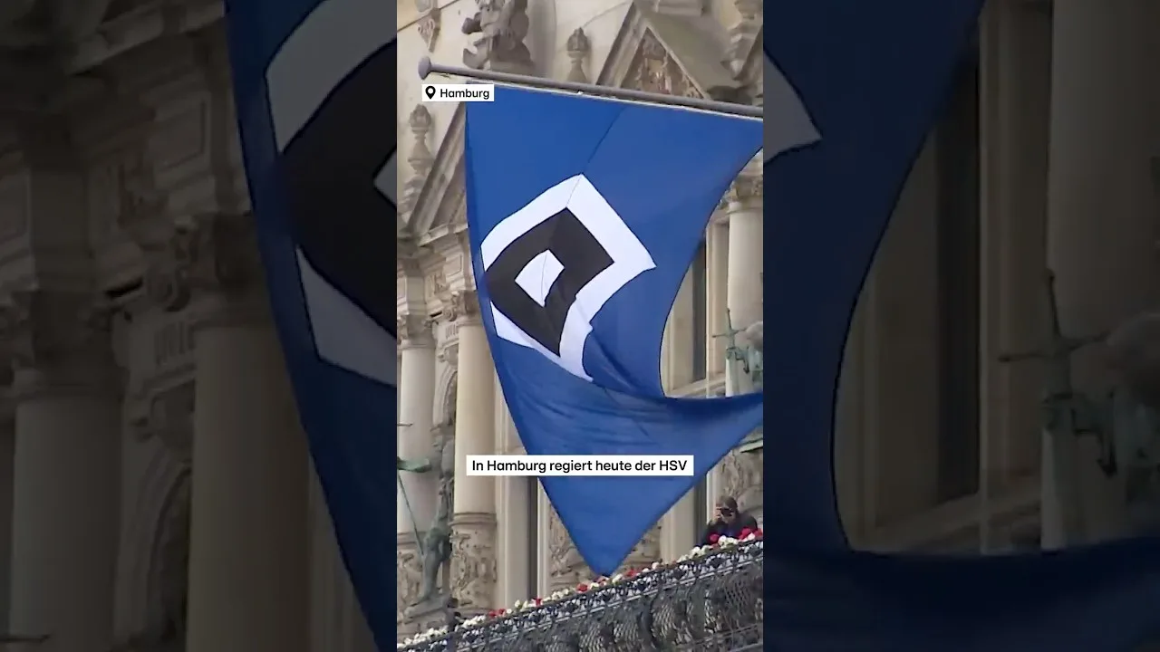 Près de 40 000 fans célèbrent la montée du #HSV! #hamburg #football #bundesliga