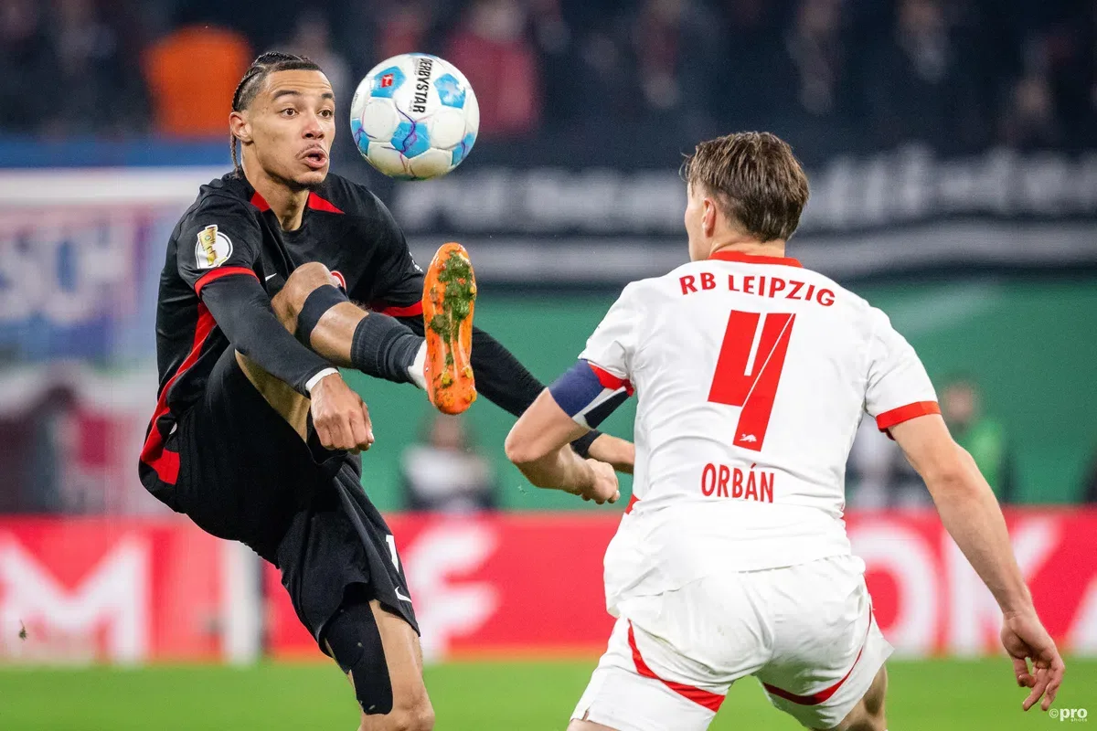 le joueur vedette s’entraîne dans l’uniforme du concurrent du Borussia Dortmund