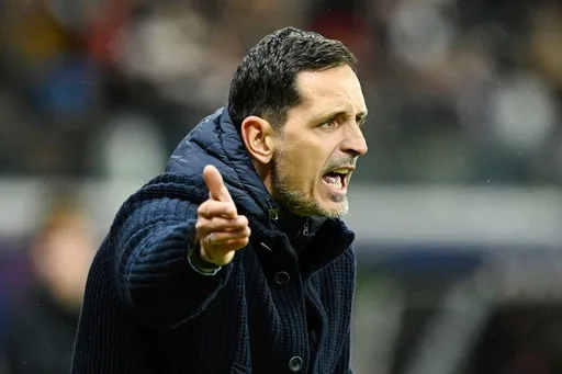 Mayence à 10 surprend l’Eintracht Francfort 3-1 en Bundesliga