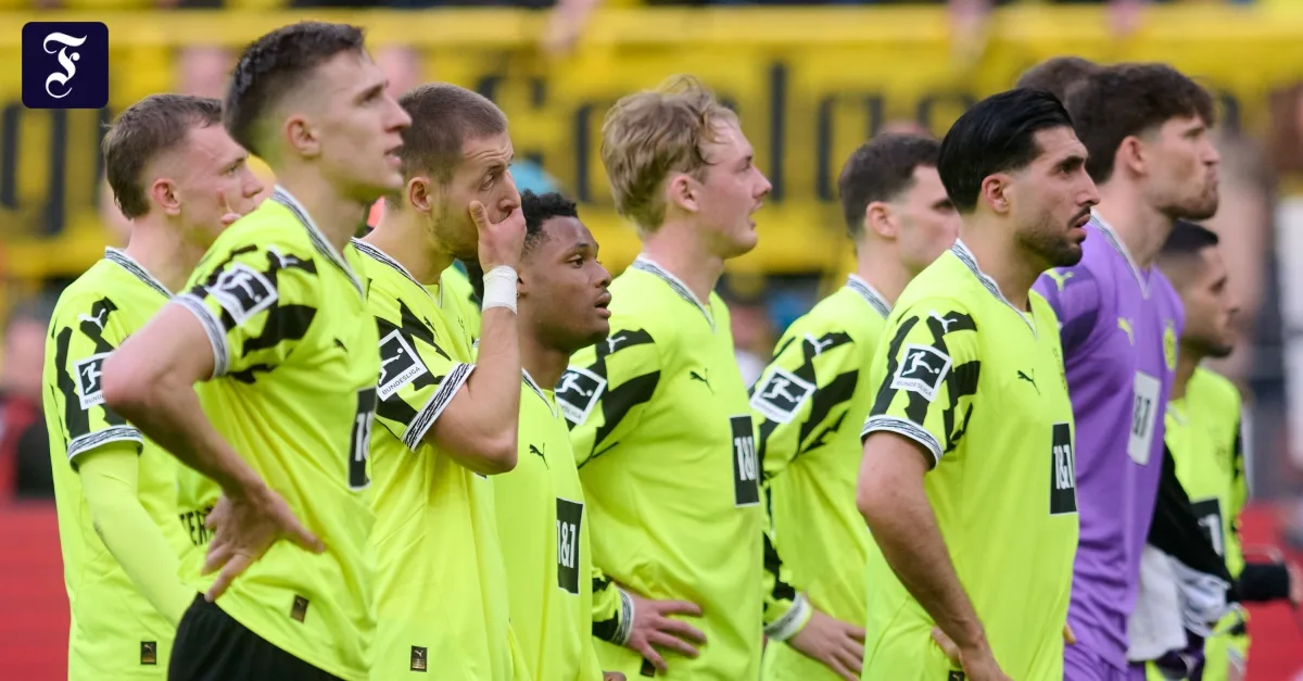 Le Borussia Dortmund est soumis au FC Augsbourg dans la Bundesliga: les fans Whistle