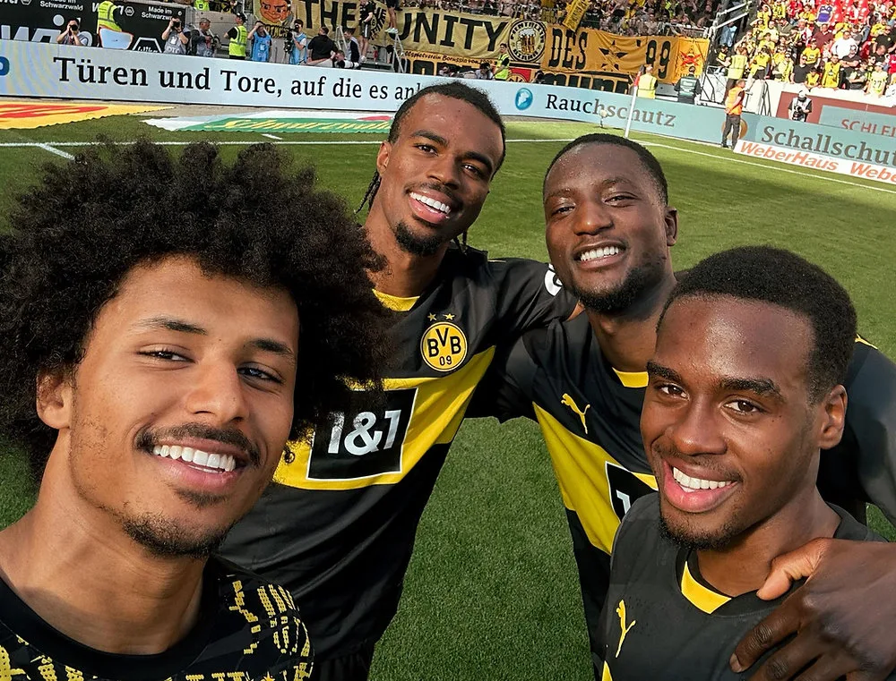 Guirassy tape dans un autre but dans la victoire dominante de Dortmund