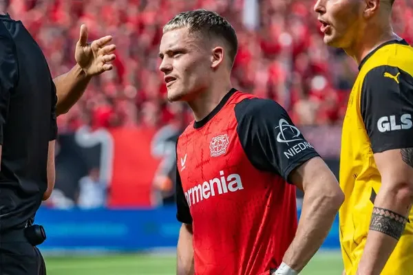 Le PDG de Bayer Leverkusen remonte aux récentes rumeurs de Florian Wirtz alors que Manchester City Battle Bayern Munich