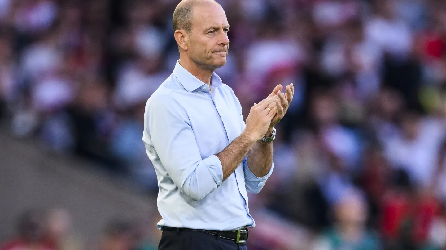 Augsbourg licencie l’entraîneur et le directeur sportif après la saison de Bundesliga moins que satisfaisante