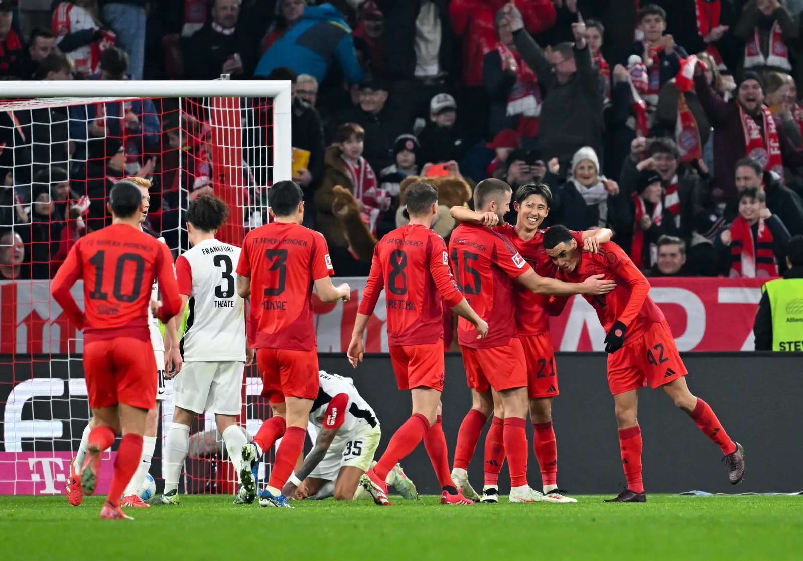 Bayern Munich – Eintracht Frankfurt 4-0. Les Bavariens ont fait un spectacle avec la 3e place dans la Bundesliga
