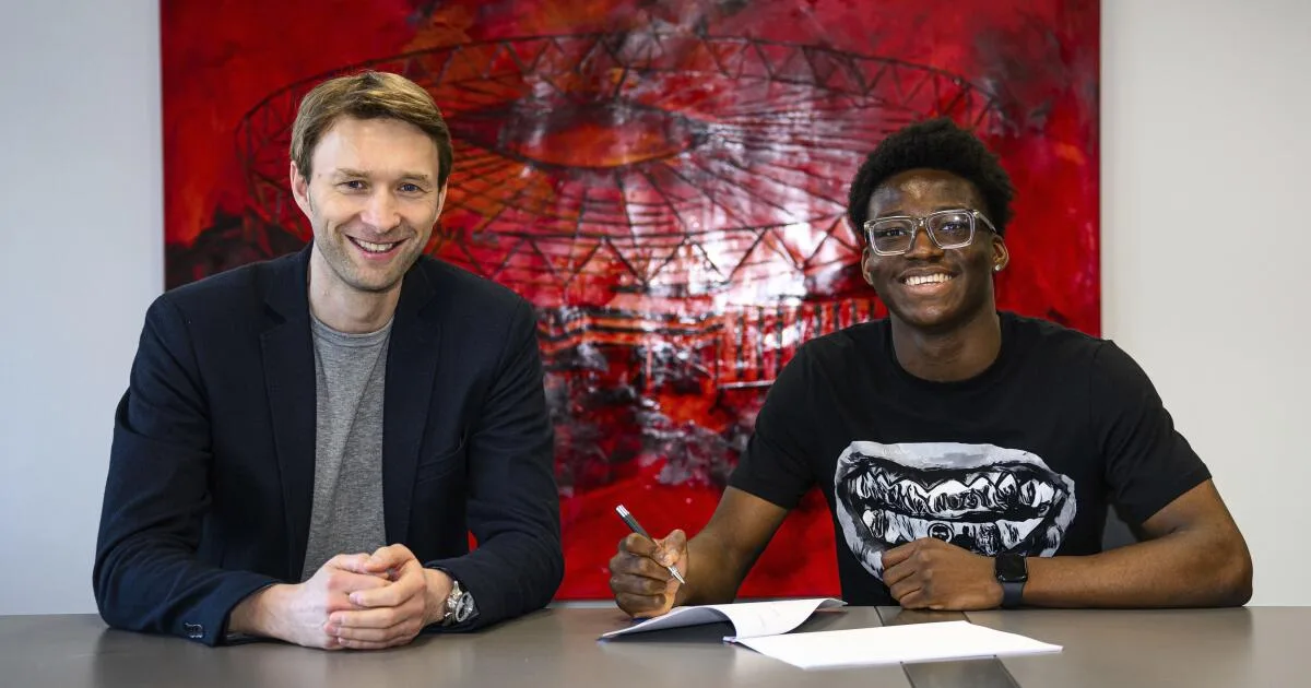Bayer Leverkusen Signale La jeune bande axel de défense prometteuse du PSG