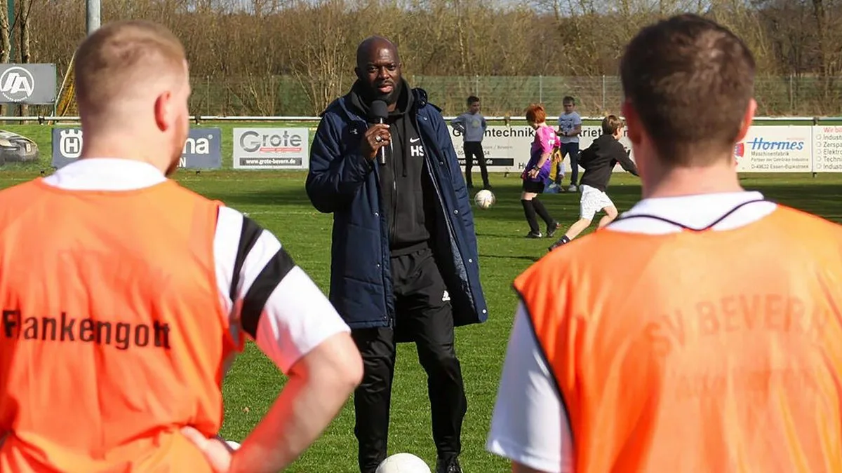 Alors Hans Sarpei Bevern’s Old Men’s Football’s Football Polaying s’est préparé pour son match d’anniversaire contre le Borussia …