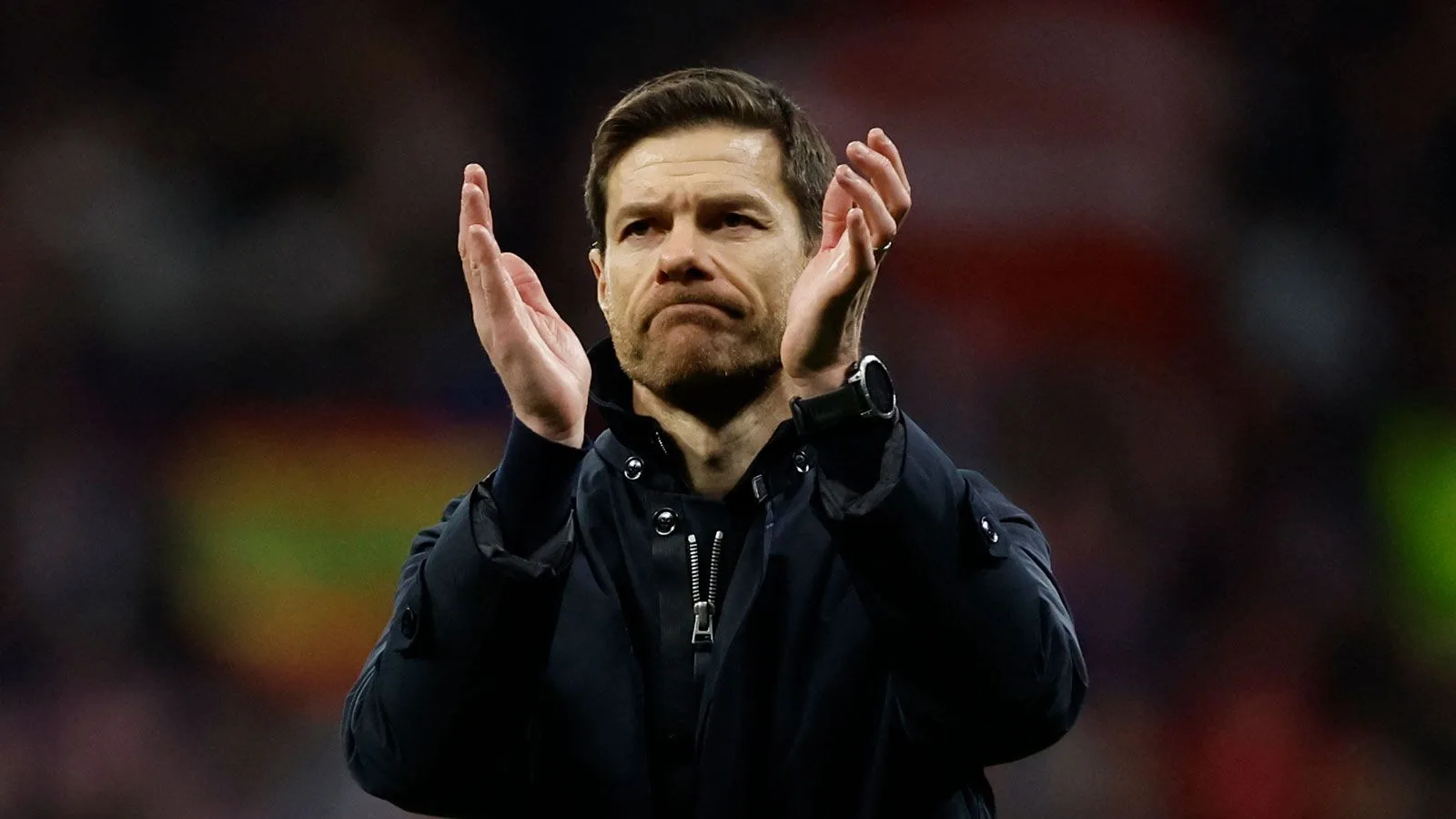 Xabi Alonso correspond à un autre record de Bundesliga alors que Bayer Leverkusen prolonge la course invaincue malgré le fait de prendre plus de retard les leaders Bayern Munich dans la course au titre de Bundesliga