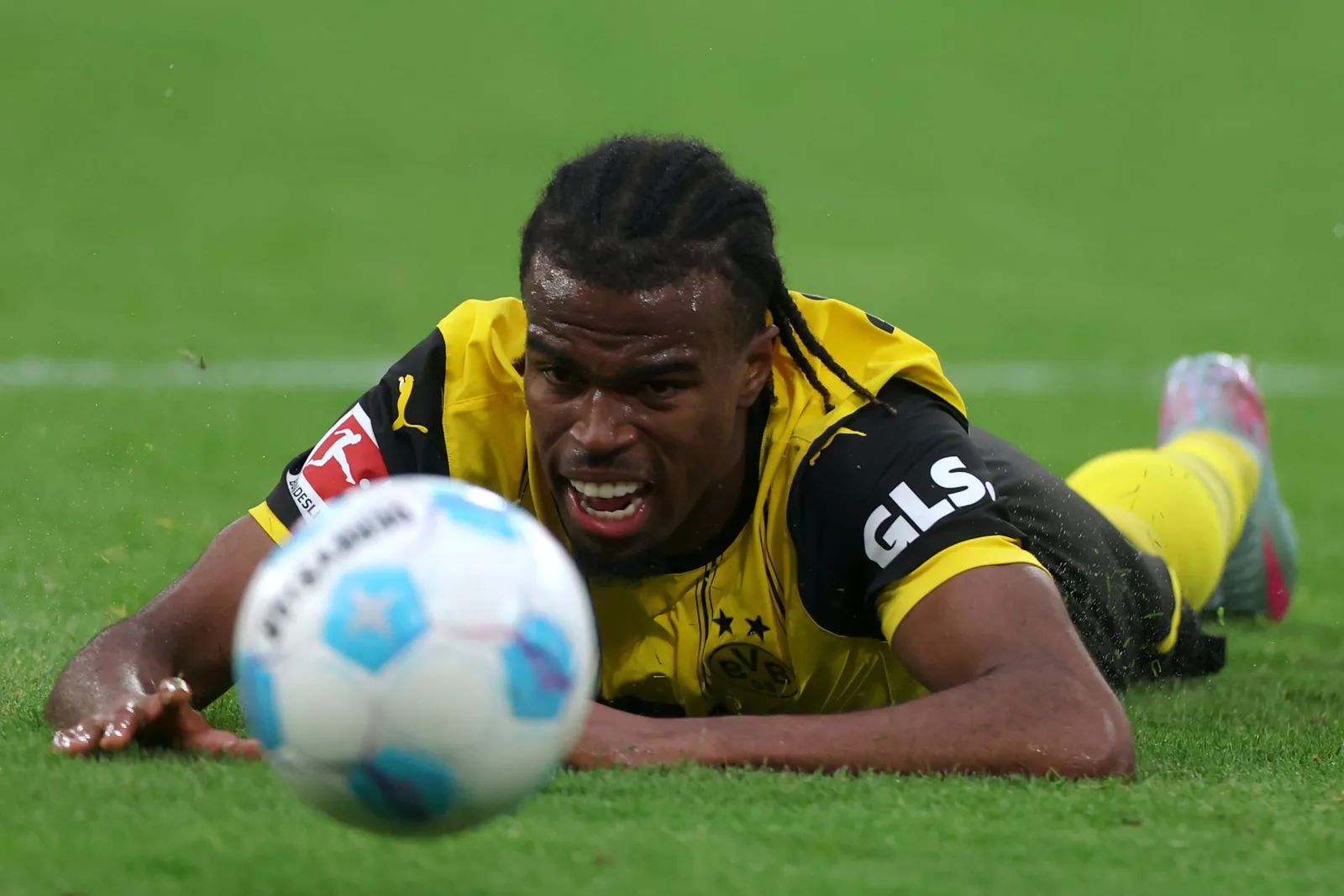 Fabrizio Romano explique ce que le Borussia Dortmund essaie maintenant de faire avec le prêt de Chelsea Carney Chukwuemeka